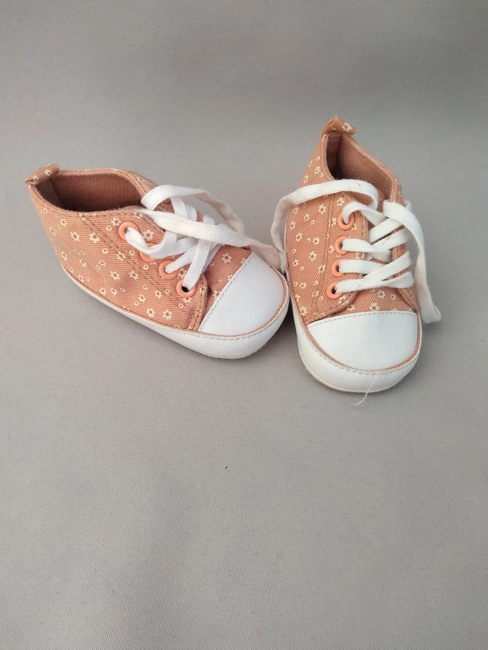 Zapatillas de lona estilo Converse | Muy buen estado | Albaricoque | 6/9 meses – photo 2